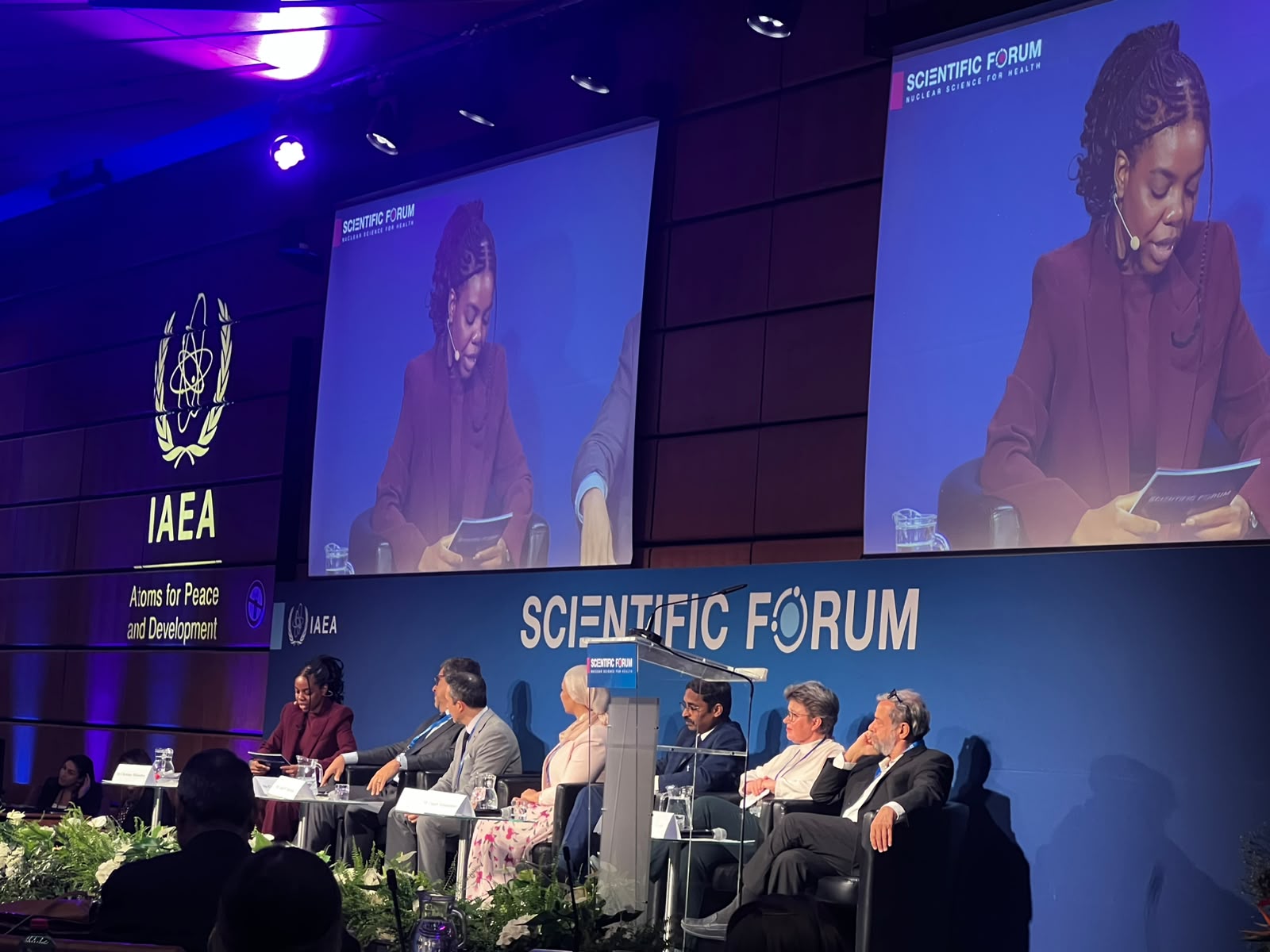 From left: moderator Christine Mhundwa with Dr. Claudio Tinoco Mesquita, Dr. Ariel Fariña Barrios, Dr. Dina Husseiny Salama, Dr. Umesh Mahantshetty, Dr. Ellen Kampman and Dr. Alejandro Mazal.