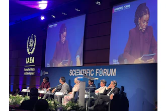 From left: moderator Christine Mhundwa with Dr. Claudio Tinoco Mesquita, Dr. Ariel Fariña Barrios, Dr. Dina Husseiny Salama, Dr. Umesh Mahantshetty, Dr. Ellen Kampman and Dr. Alejandro Mazal.