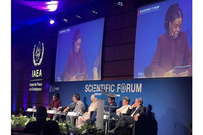 From left: moderator Christine Mhundwa with Dr. Claudio Tinoco Mesquita, Dr. Ariel Fariña Barrios, Dr. Dina Husseiny Salama, Dr. Umesh Mahantshetty, Dr. Ellen Kampman and Dr. Alejandro Mazal.