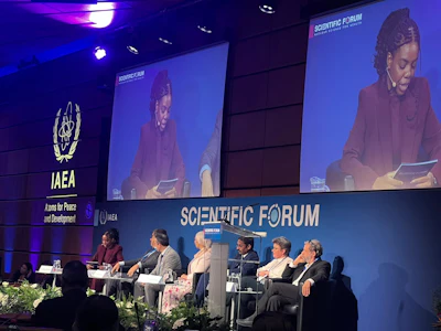 From left: moderator Christine Mhundwa with Dr. Claudio Tinoco Mesquita, Dr. Ariel Fariña Barrios, Dr. Dina Husseiny Salama, Dr. Umesh Mahantshetty, Dr. Ellen Kampman and Dr. Alejandro Mazal.
